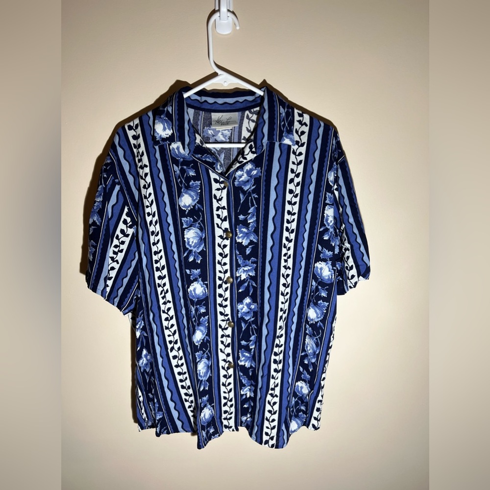 Vintage Blue Hawaiian Button up Shirt.